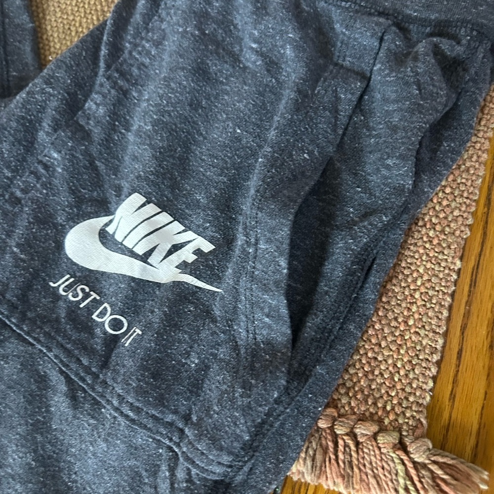 Nike Joggers - Picture 2 of 4